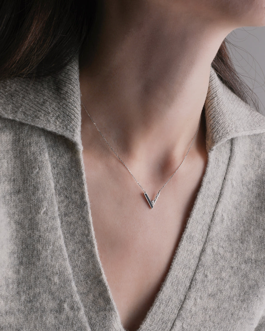 14k V Necklace