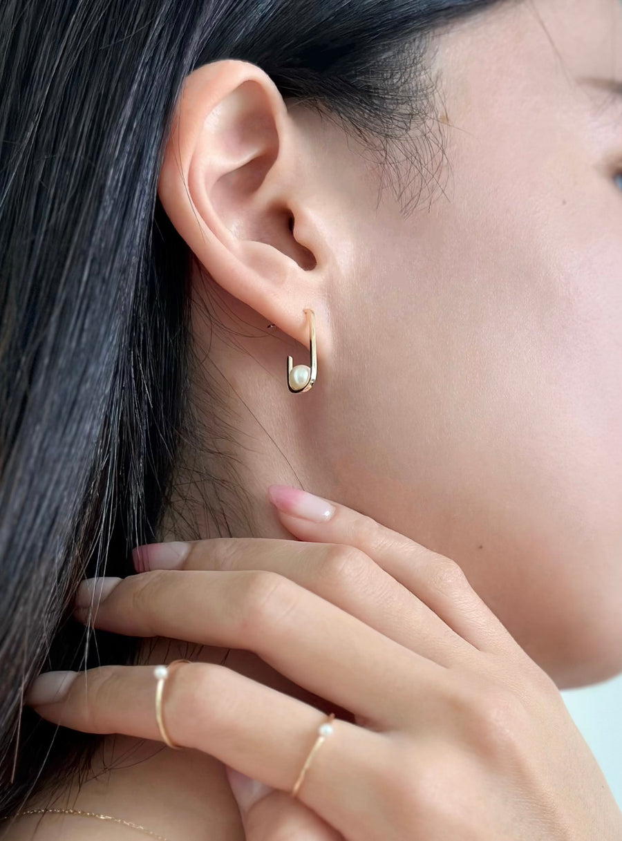 Droplet Pearl Earrings