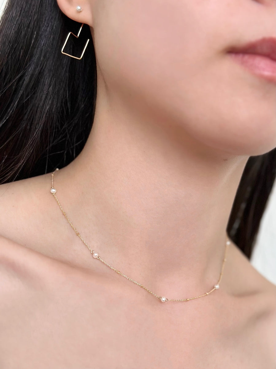 Link Blink Pearl Necklace