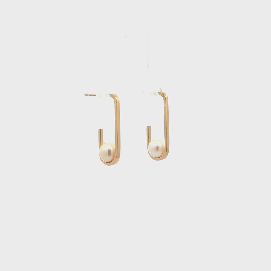Droplet Pearl Earrings